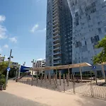 Dizengoff Deluxe Retreat